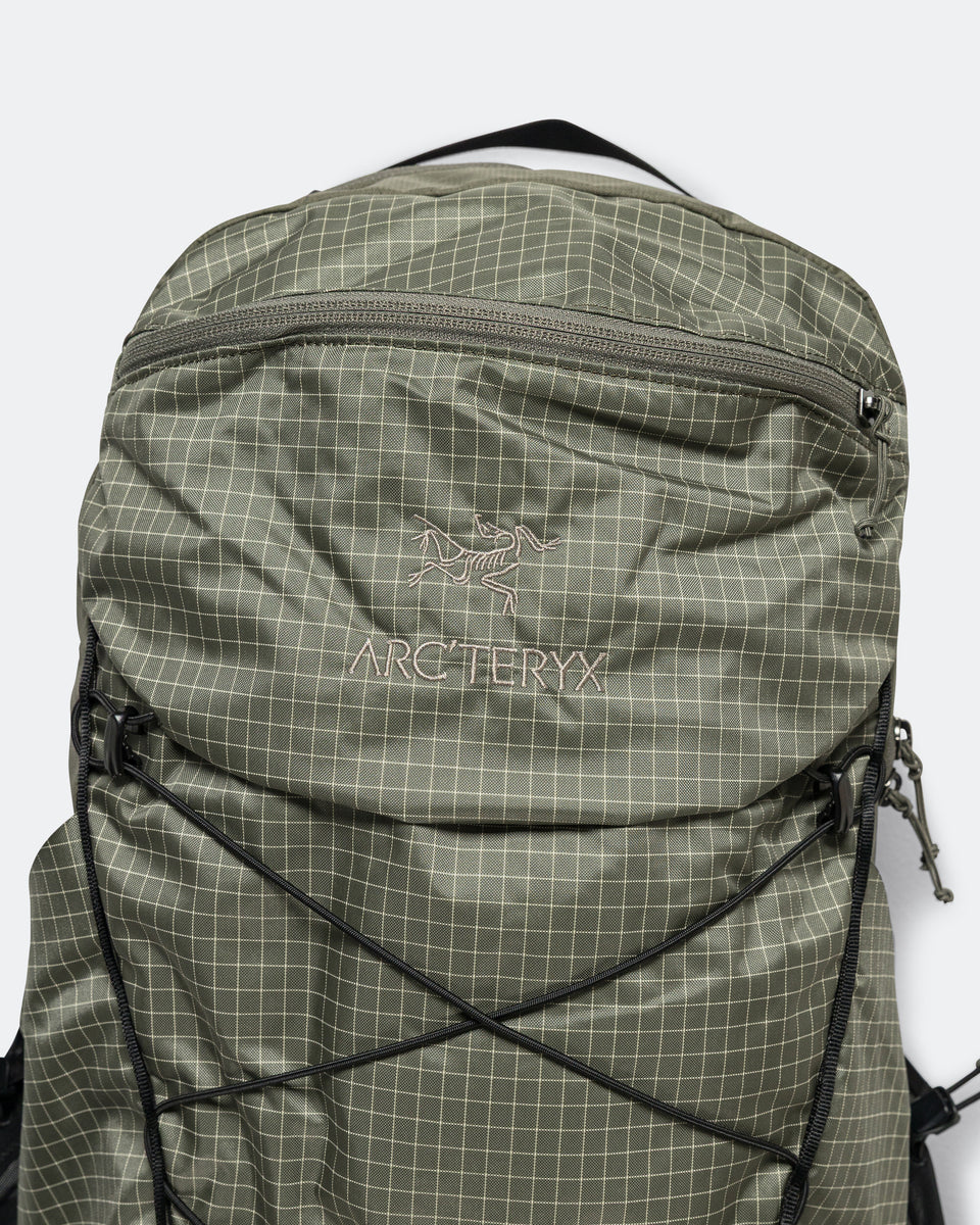 Arc'Teryx - Aerios 18 Backpack - Forage | UP THERE
