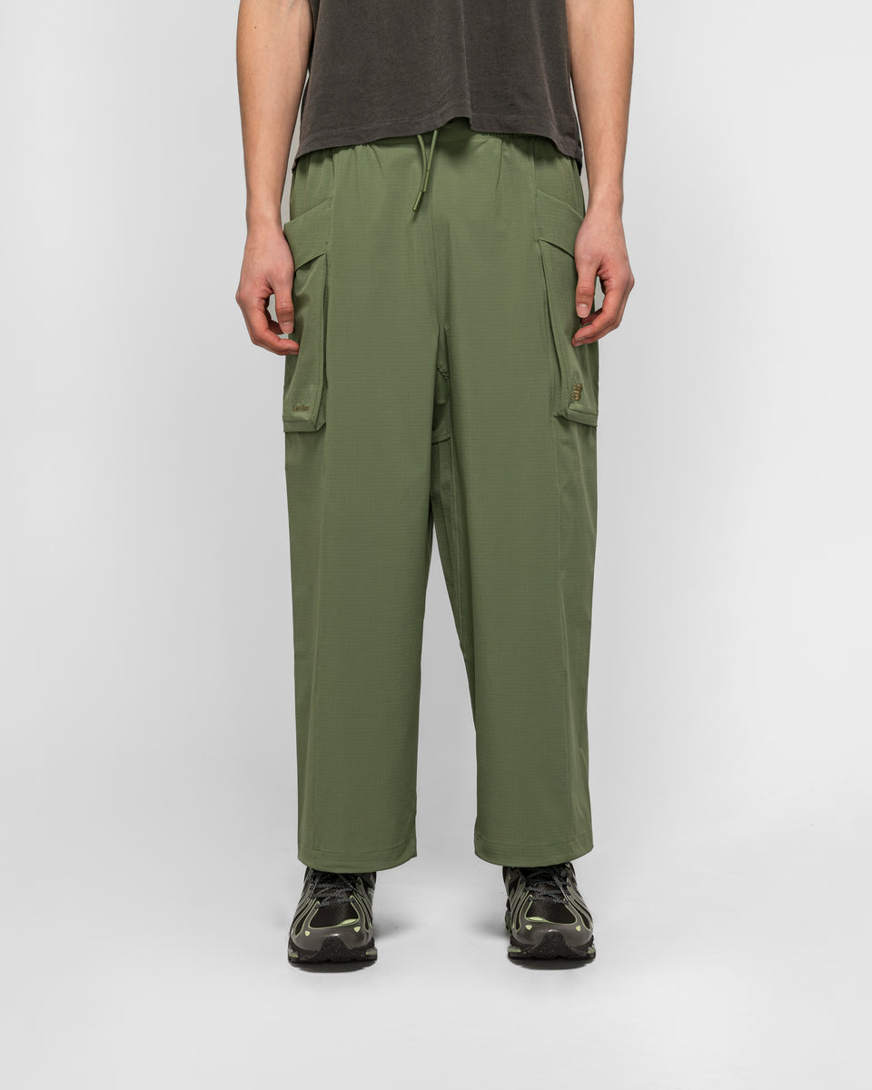 New Balance - Cropped Cargo Pant - Utility | UP THERE