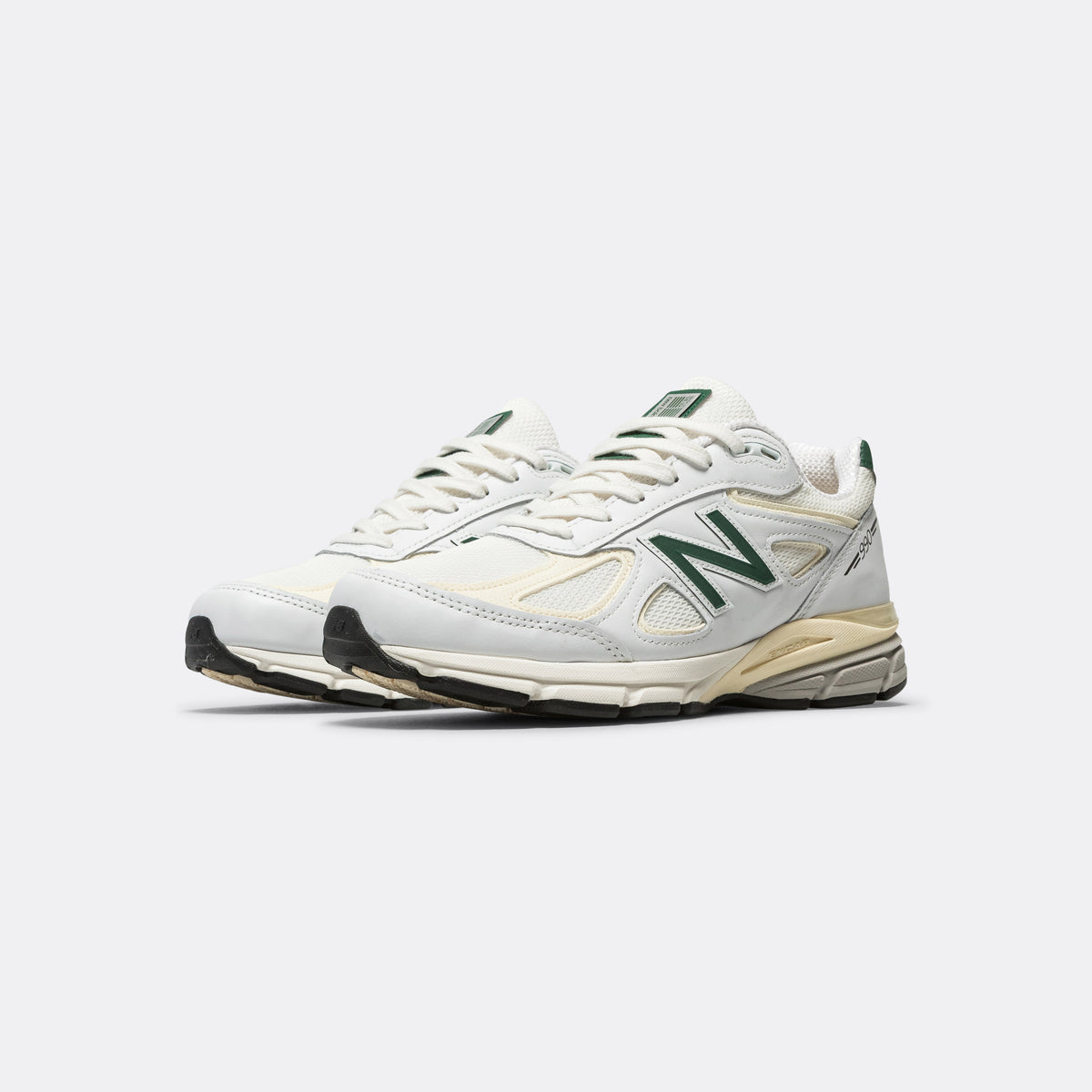 All white 2024 new balance 990v4