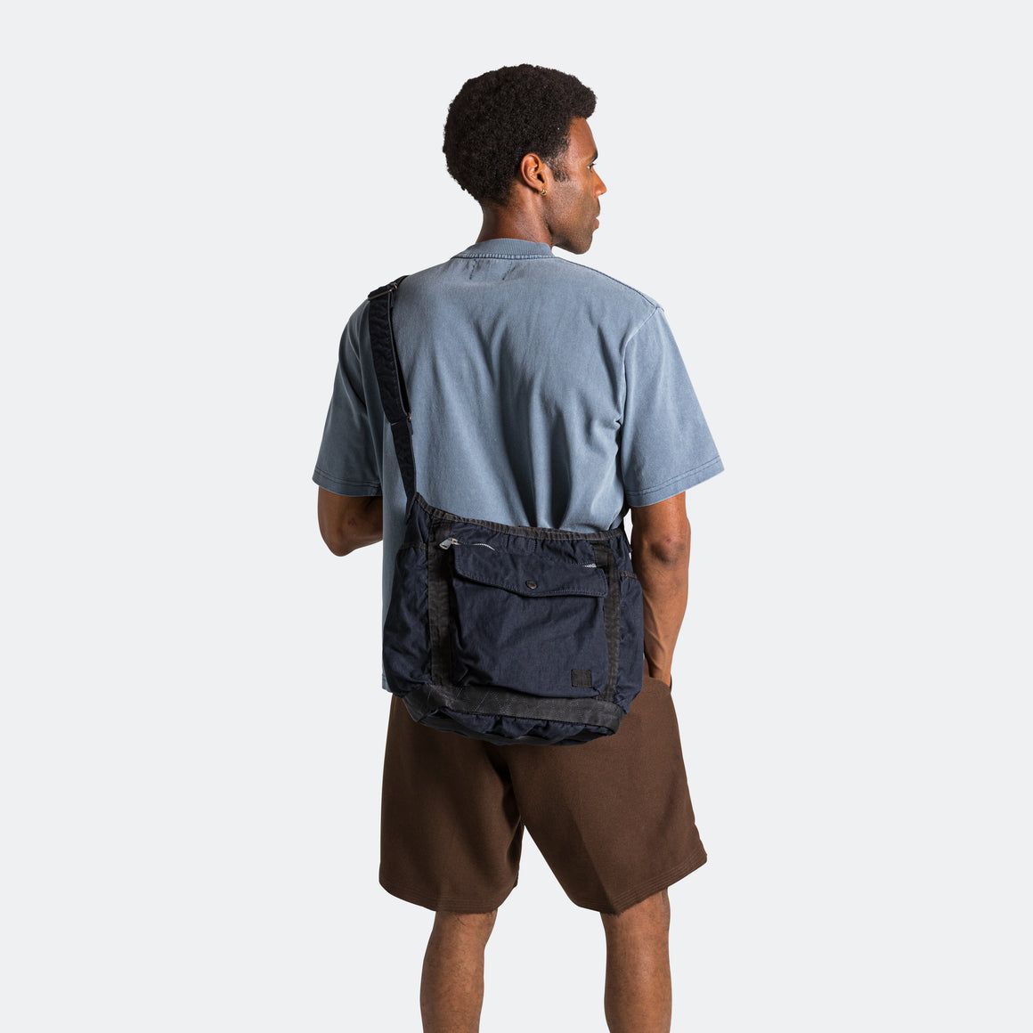 Crag Shoulder Bag (L) - Navy