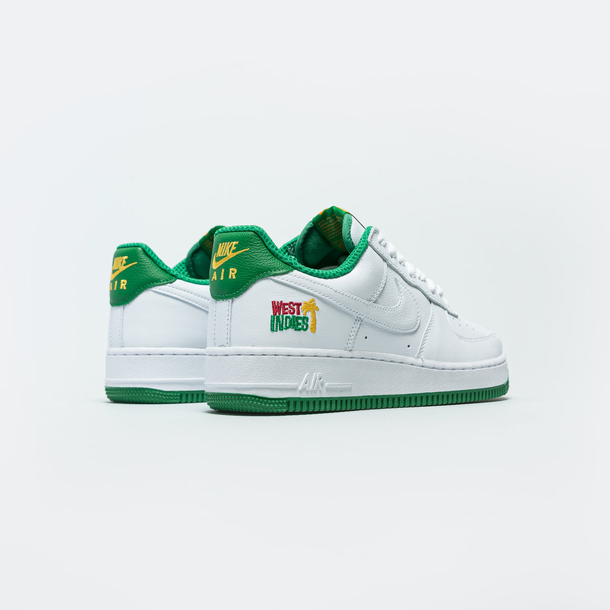 Nike Air Force 1 Low Retro 'White & Forest Green' Release Date. Nike SNKRS