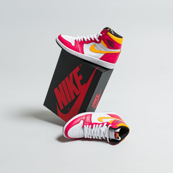 articles/nike-air-jordan-1-hi-og-white-fusion-red-black-white-orange-67.jpg