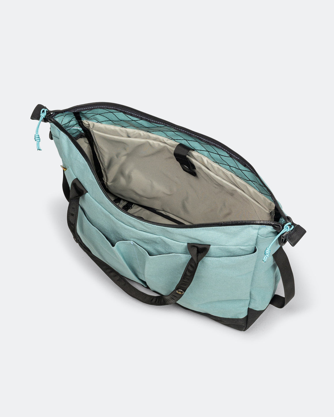 1733 - Daily Tote X11 - Glacier - UP THERE