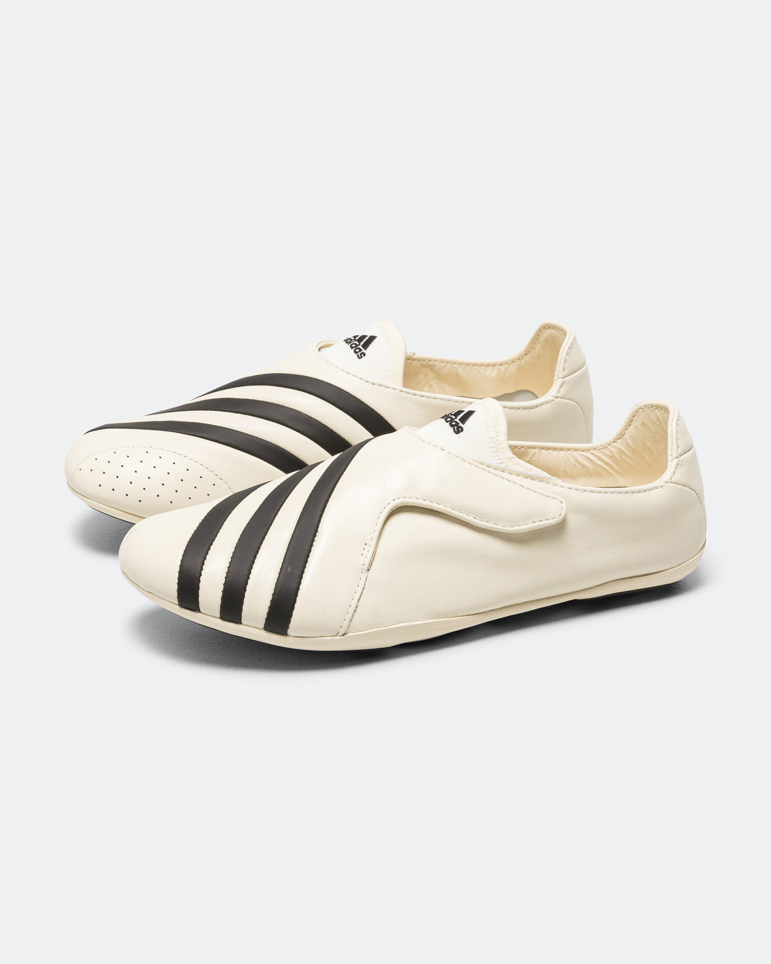 Virginia Yoga Vario Flat Earth by Pharrell - Core White/Core Black