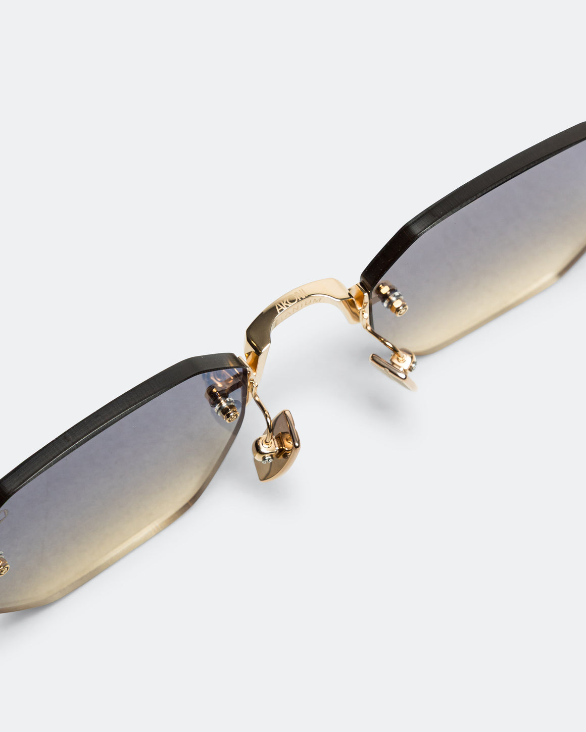 Akoni - Juno One - 12k Gold/Dark Blue to Yellow - UP THERE