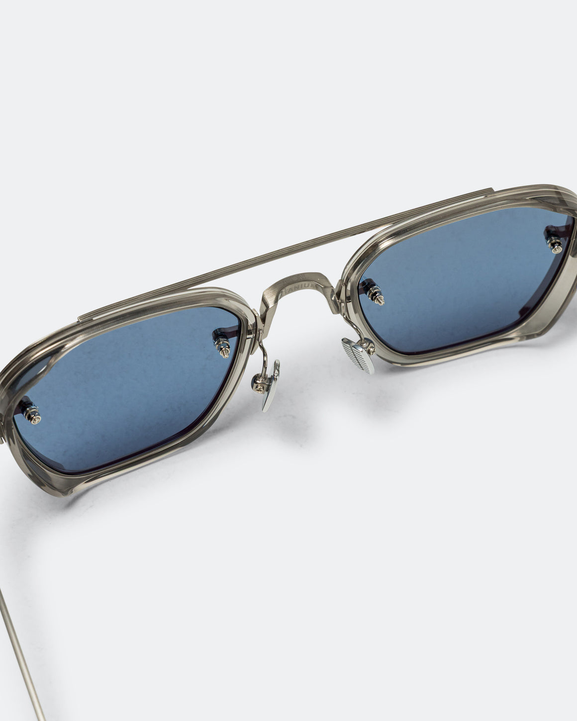 Akoni - Jura - Shiny Silver - Crystal Grey - Dusty Blue Lenses - UP THERE