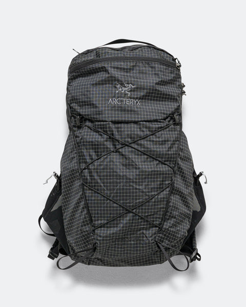 ari　ARC'TERYX Aerios 18 Backpack ブラック Aerios 18 Backpack | Arc'teryx United States
