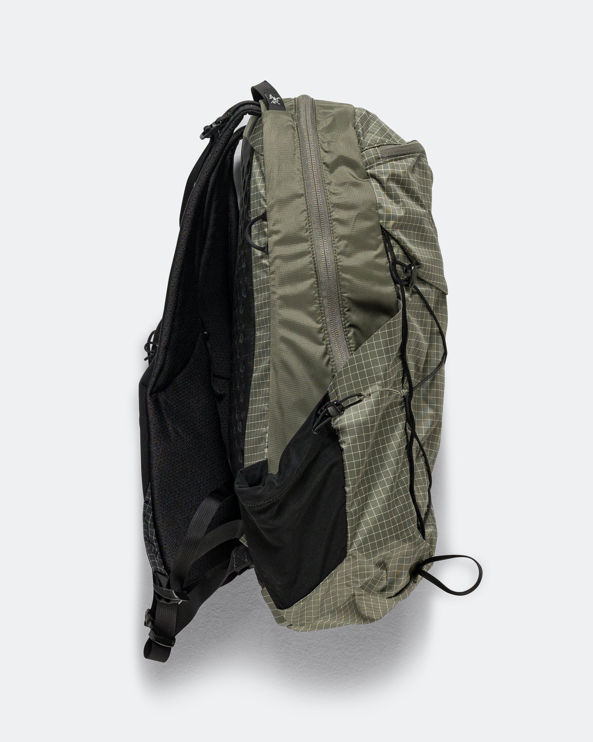 ARC'TERYX Aerios 18 バックパック FORAGE カーキ Arc'Teryx - Aerios 18 Backpack - Forage | UP THERE