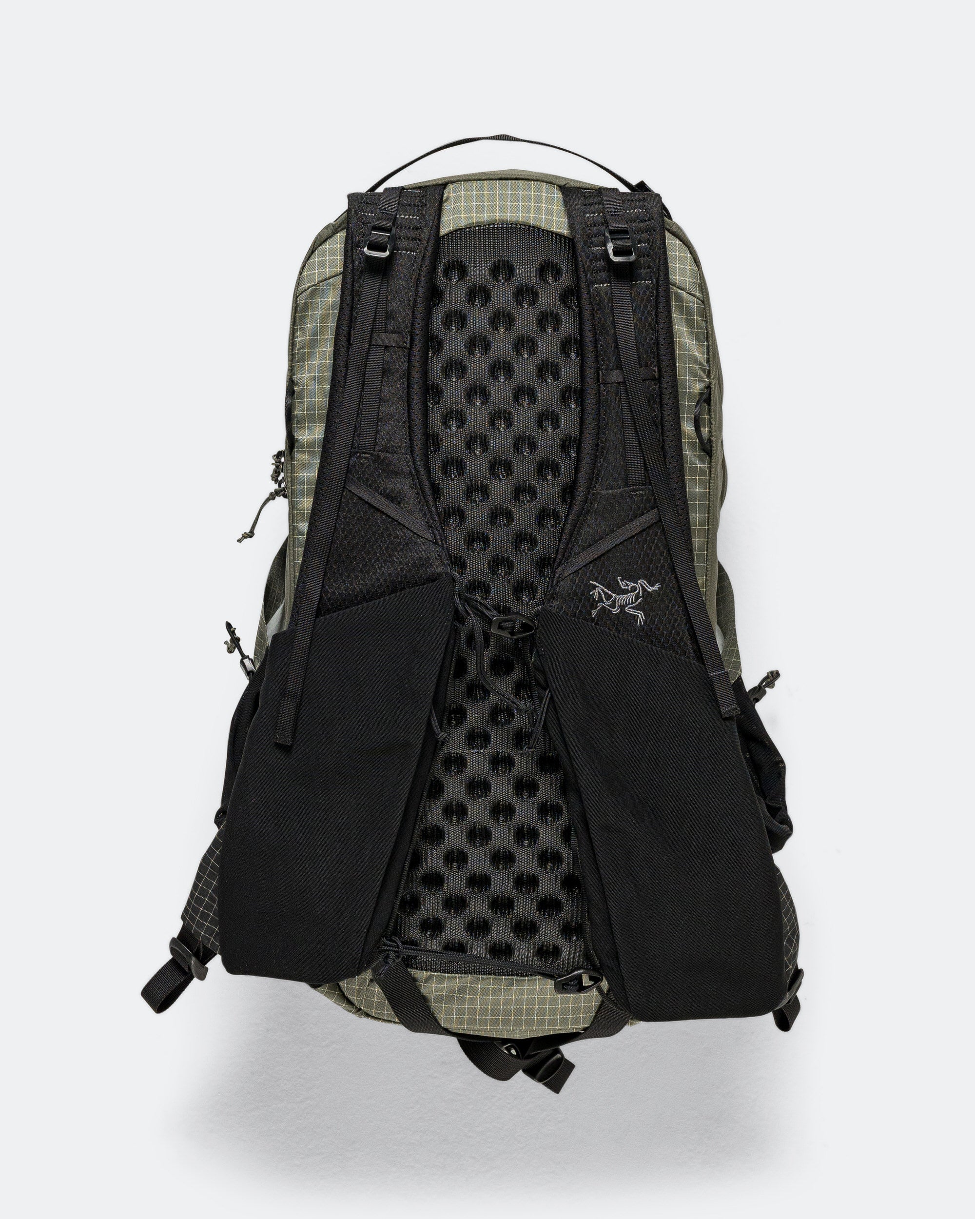 Arc'Teryx - Aerios 18 Backpack - Forage | UP THERE