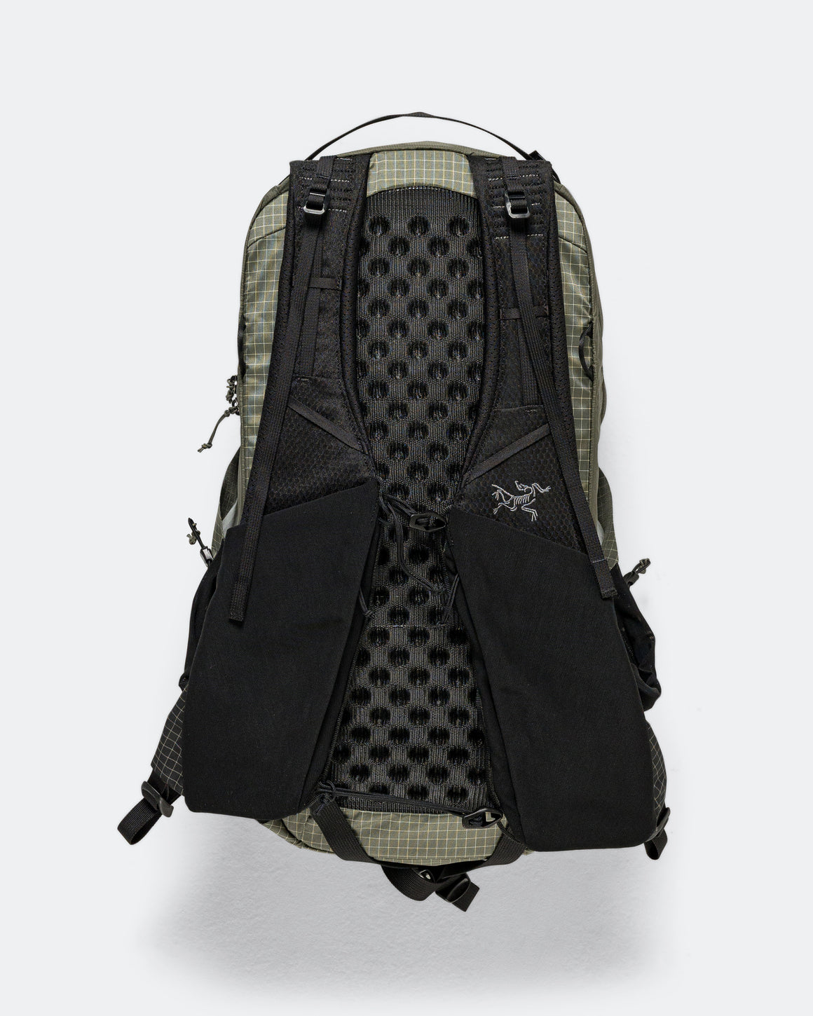 Arc'Teryx - Aerios 18 Backpack - Forage - UP THERE