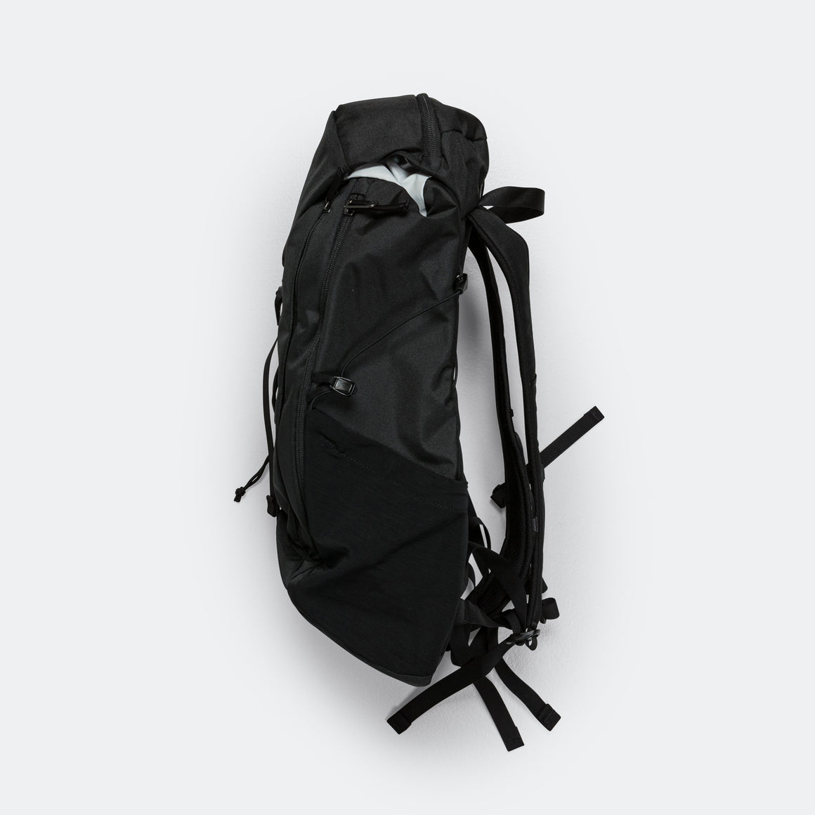 Arc'Teryx - Mantis 20 Backpack - Black - UP THERE