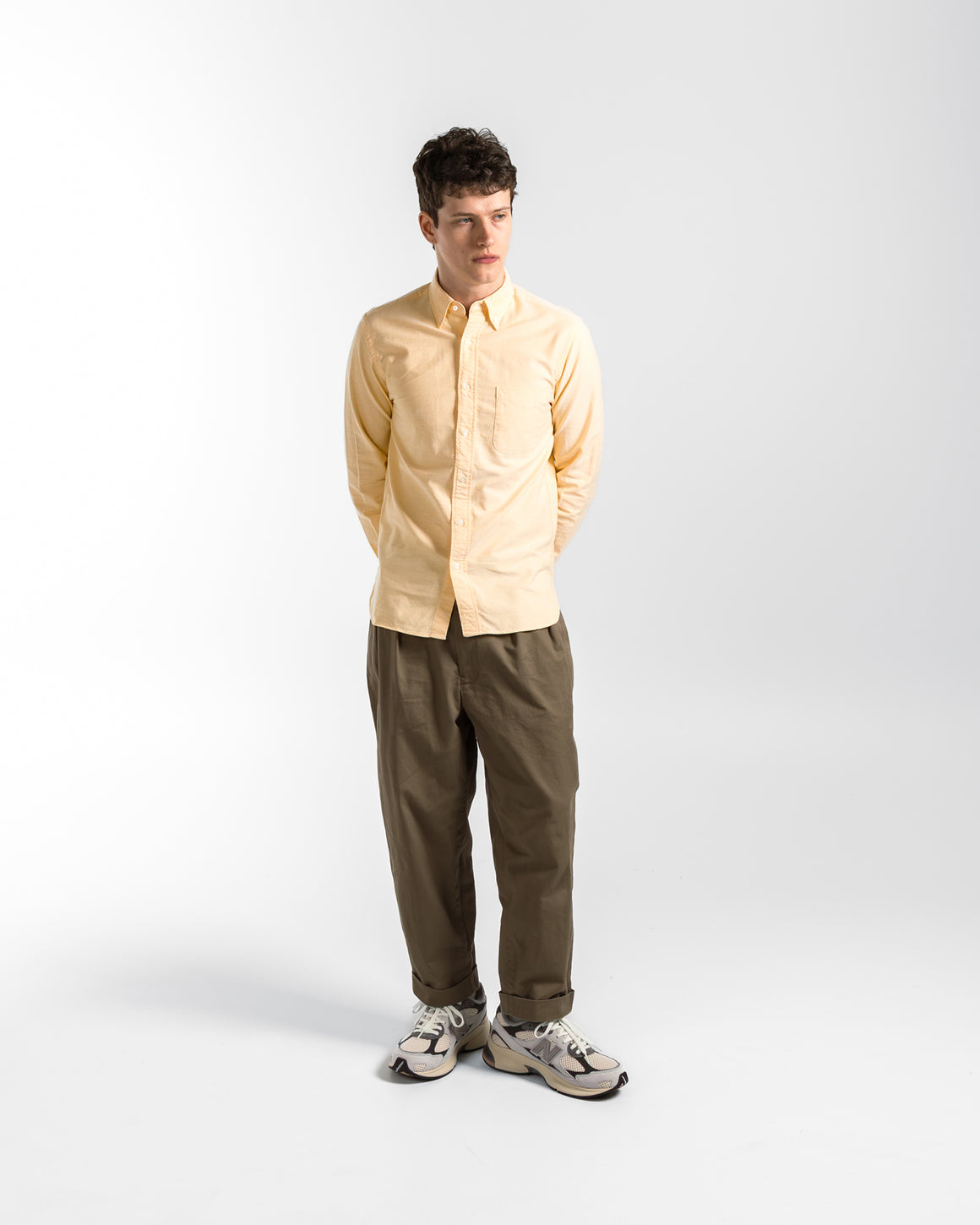 パンツ BEAMS PLUS 2 Pleats Twill Pants Beams Plus 2 Pleats Twill Trousers in Navy Curated at Jake