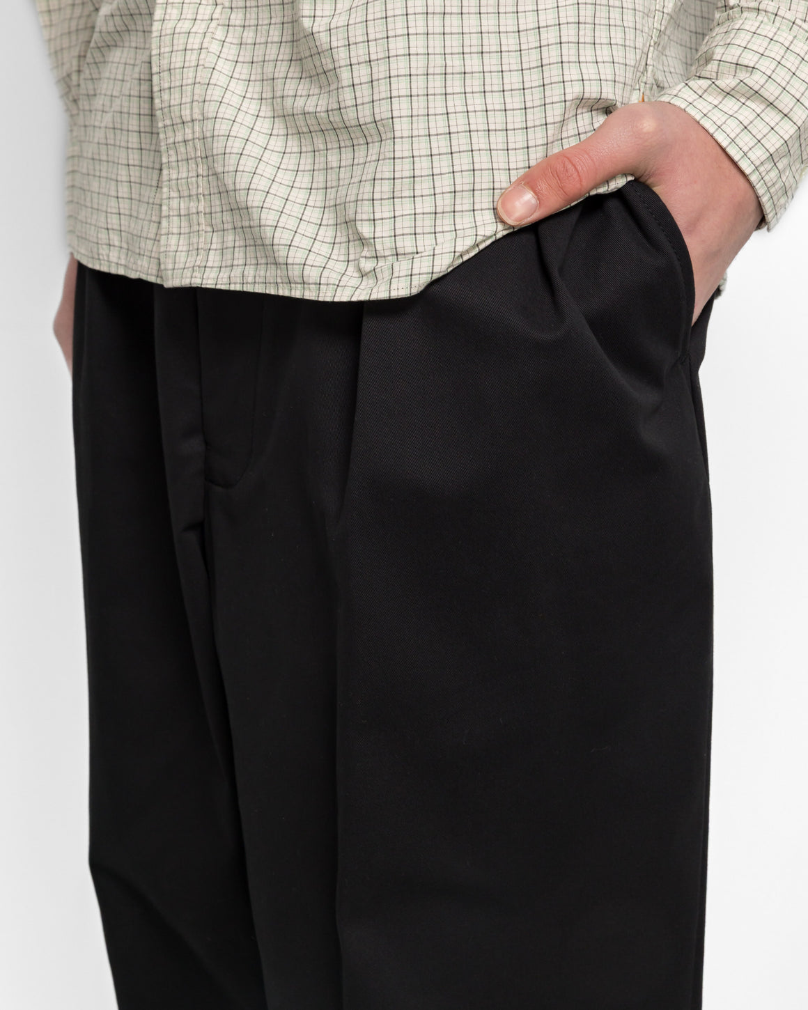 Beams Plus - 2 Pleats Tapered Twill - Black - UP THERE