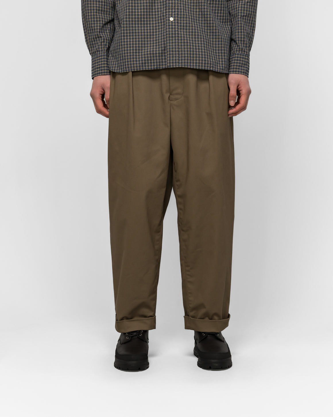 Beams Plus - 2 Pleats Tapered Twill - Olive - UP THERE