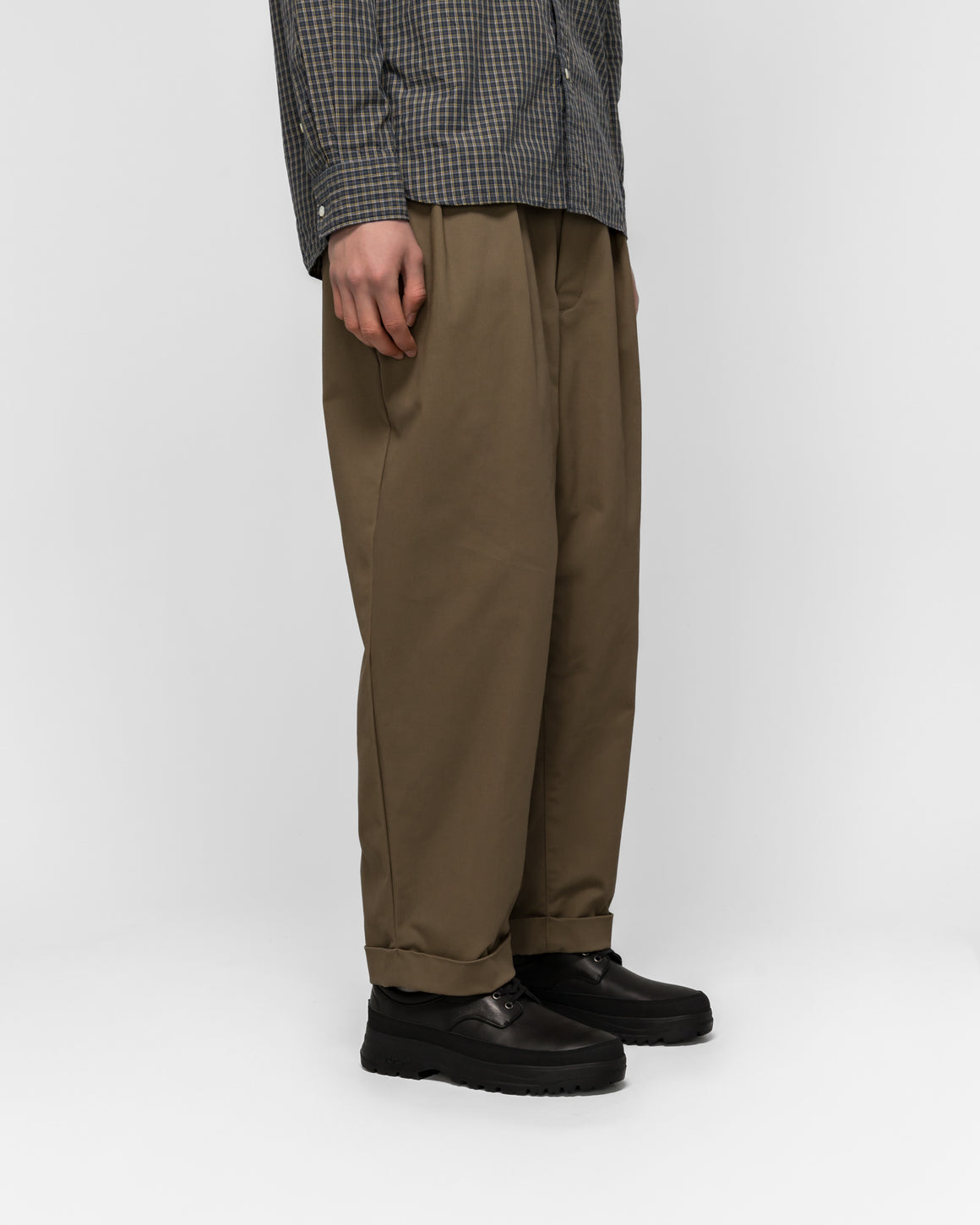 Beams Plus - 2 Pleats Tapered Twill - Olive - UP THERE