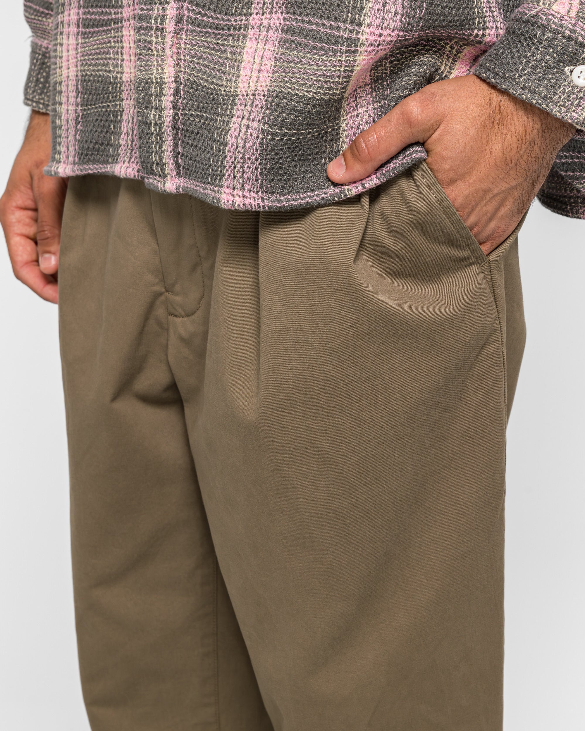 Beams Plus - 2 Pleat Twill Pants - Olive | UP THERE