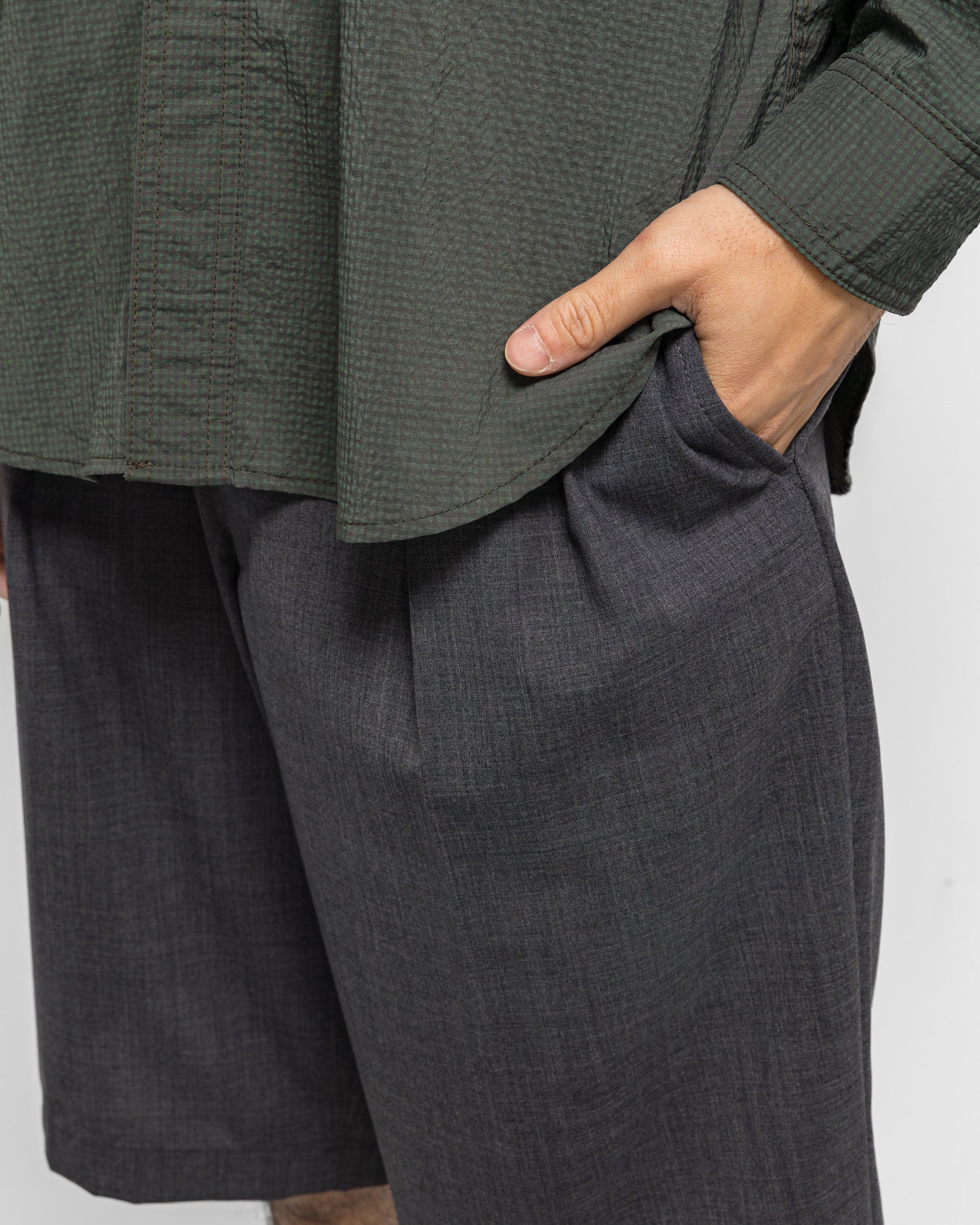 Beams Plus - 2 Pleats Shorts Wool Tropical - Charcoal | UP THERE