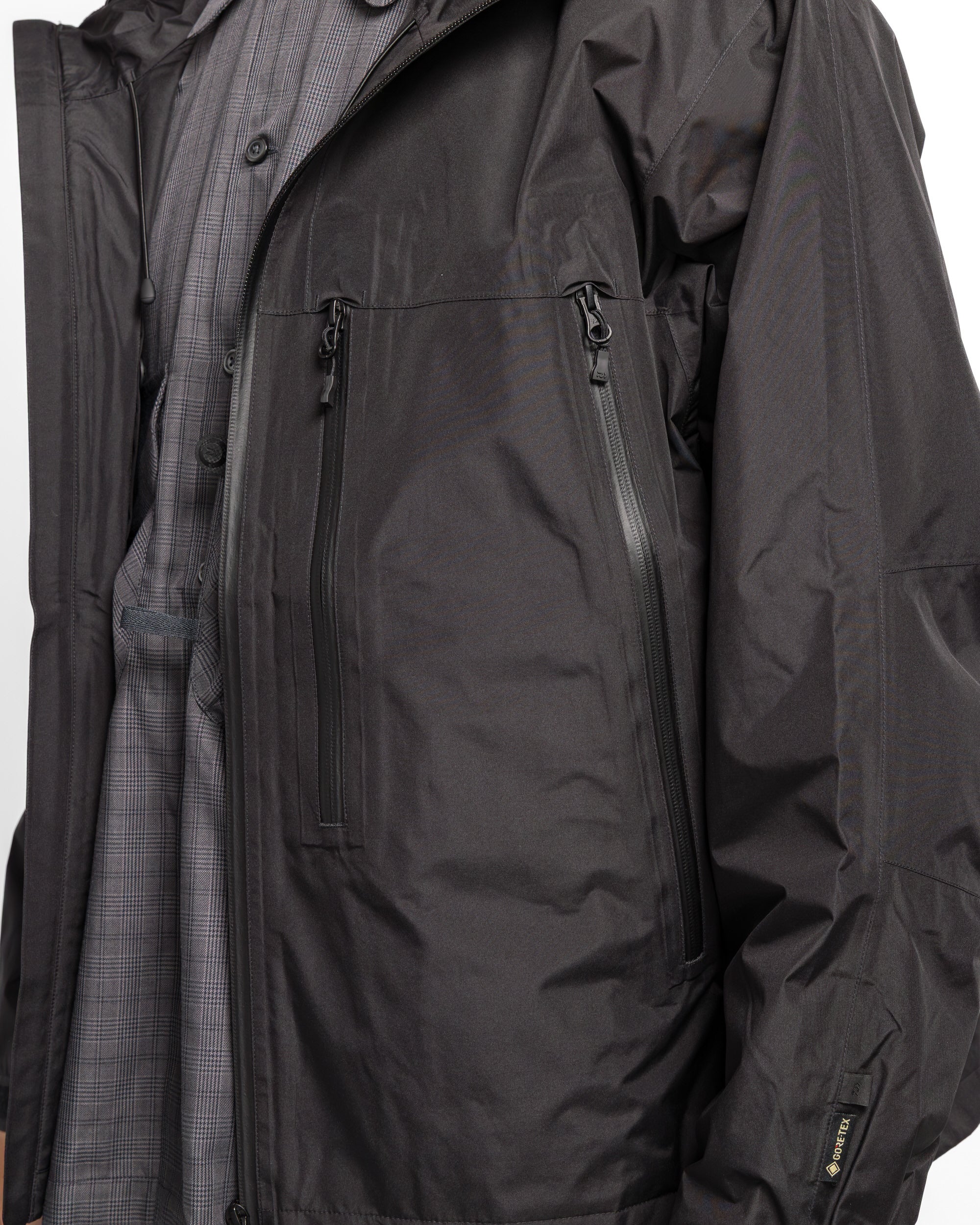 Daiwa Pier39 - GORE-TEX Tech Mil Shell Jacket - Black | UP THERE