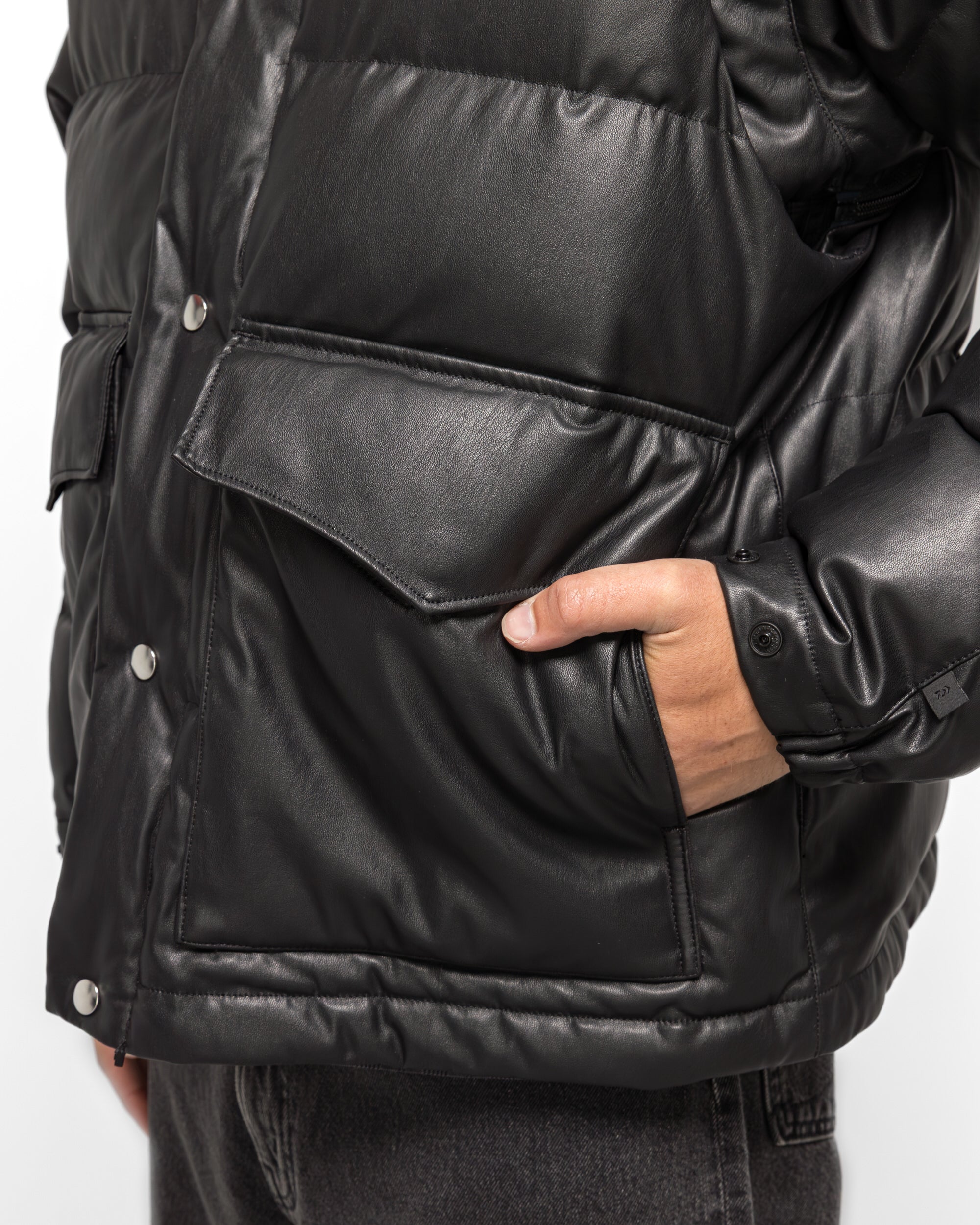 Daiwa Pier39 - Tech 2WAY Leather Like Down Jacket - Black | UP THERE