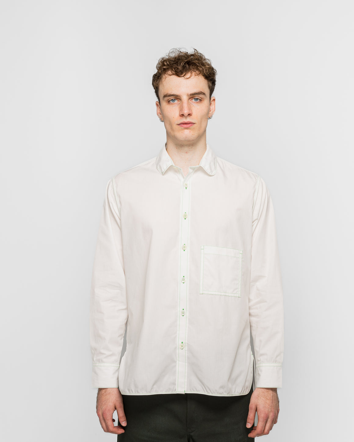 Dudley Coppice - The Gardeners Shirt - Hydrangea White Poplin Green Stitching - UP THERE