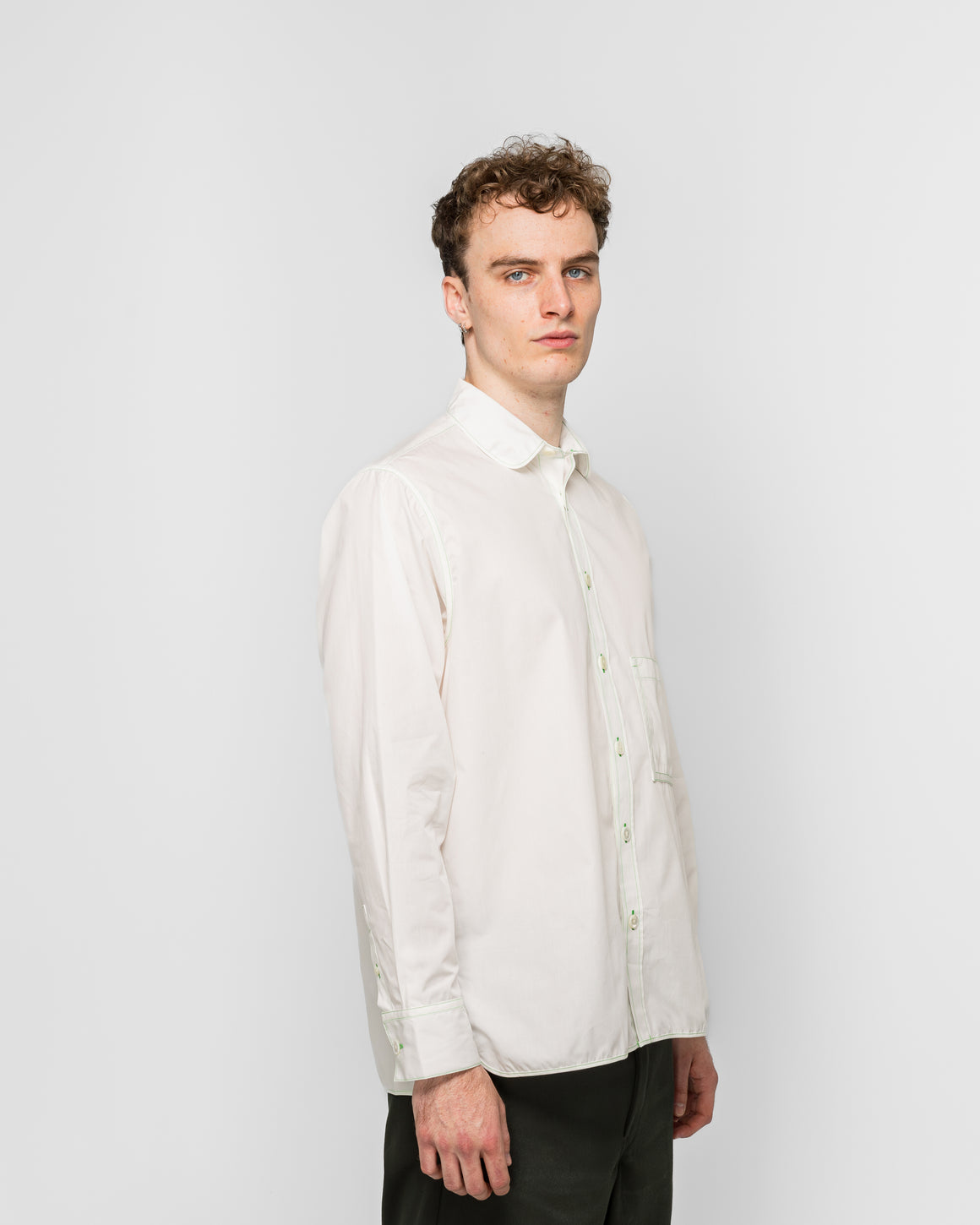 Dudley Coppice - The Gardeners Shirt - Hydrangea White Poplin Green Stitching - UP THERE