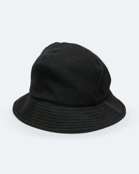 UNDER THE SUN FOUND FEATHER バケットハット Found Feather - 1 Panel Military Sun Hat - Black | UP THERE