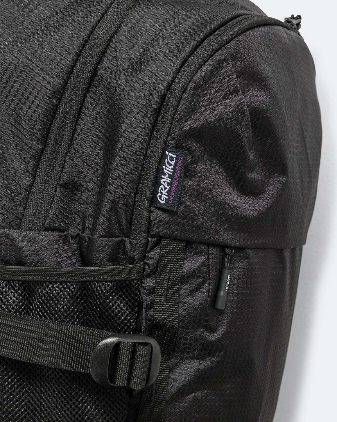 Gramicci - Day Pack 25L - Black - UP THERE