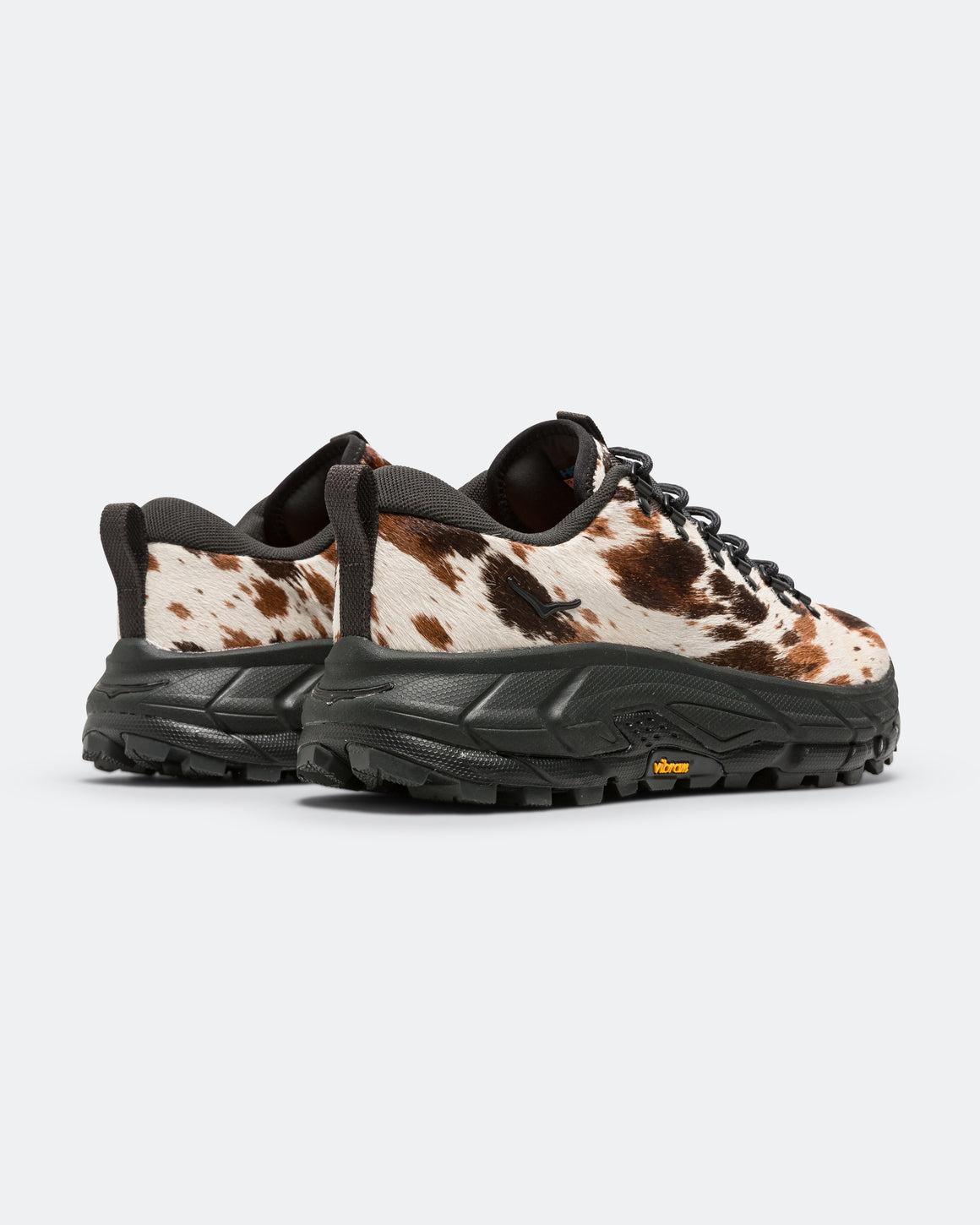 HOKA - Tor Summit + - Pirate Black - UP THERE