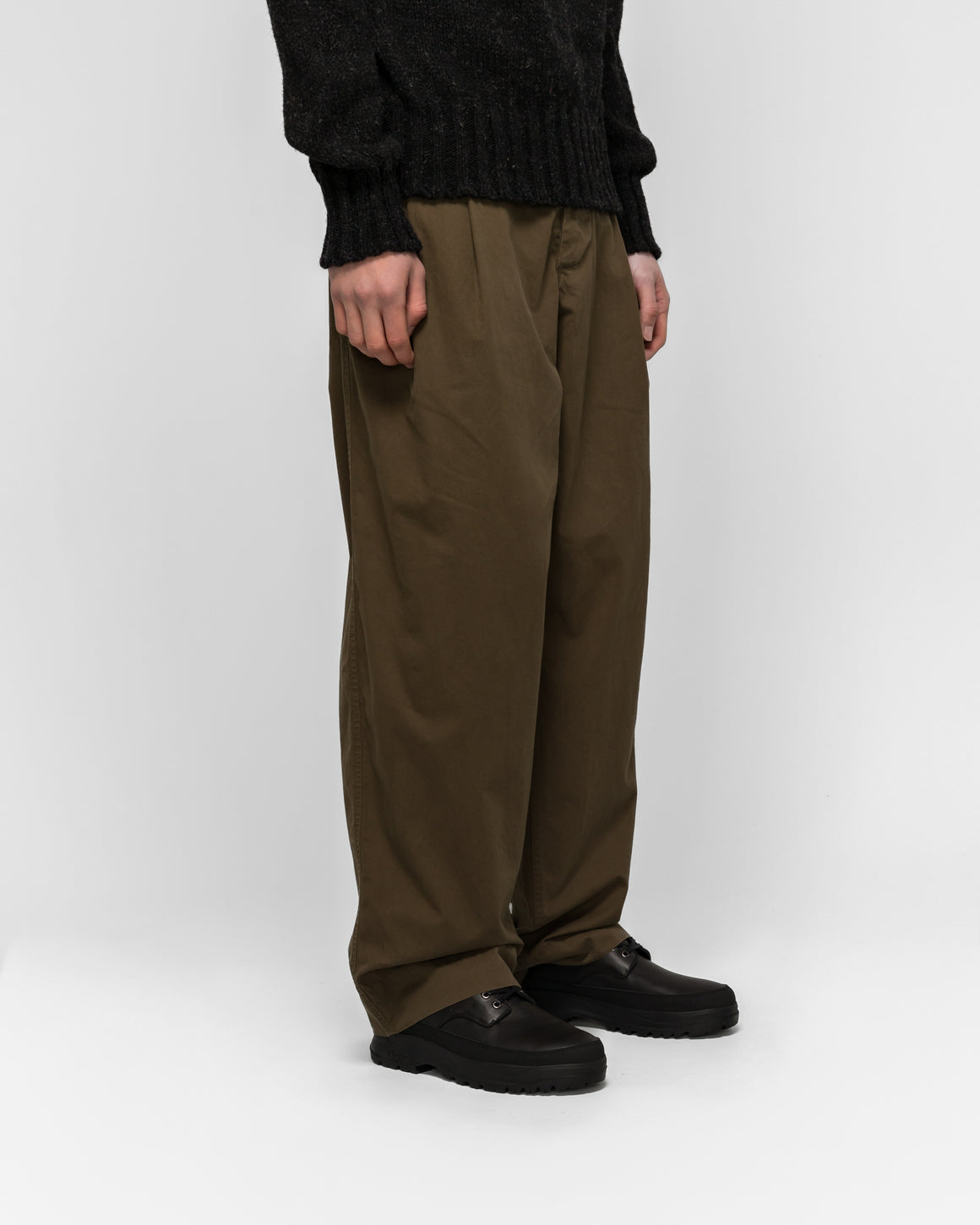 MHL. - Stitch Pleat Trousers Soft Dense Cotton - Khaki - UP THERE