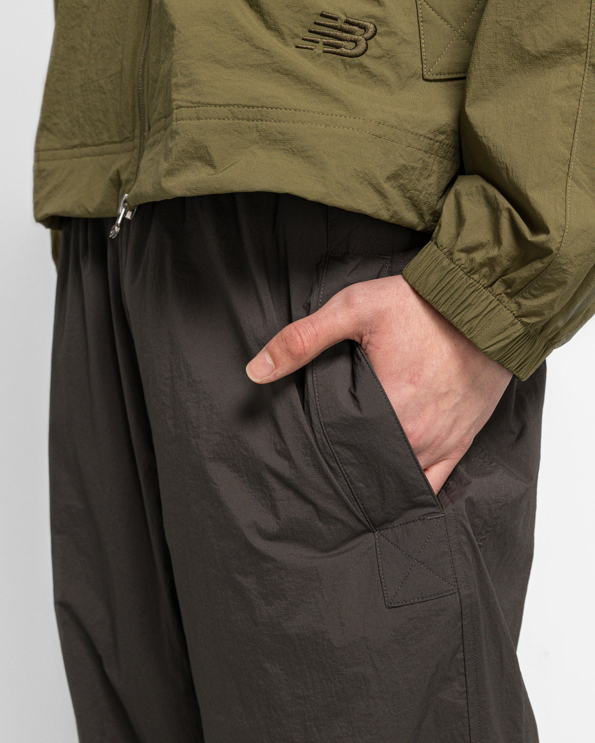 New Balance - NB GREY Light Weight Pant - Black - UP THERE