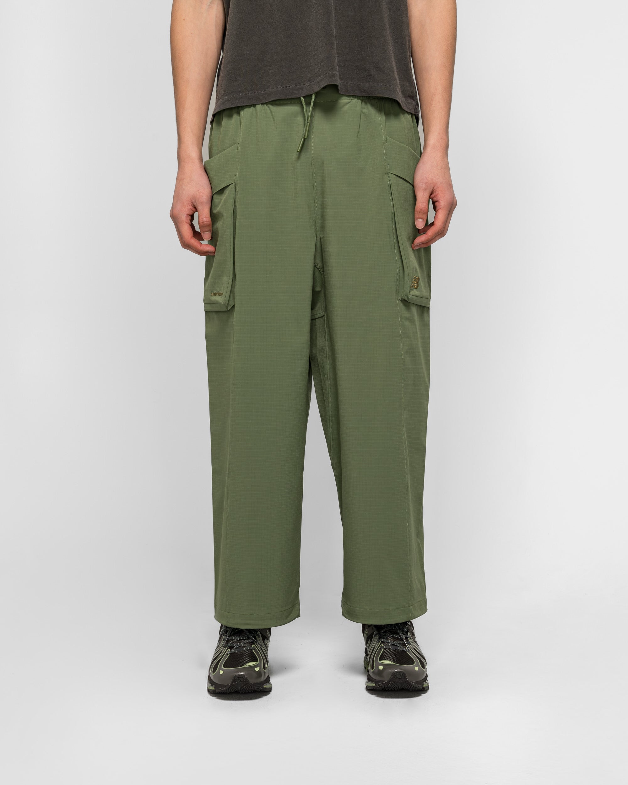 New Balance - Cropped Cargo Pant - Utility | UP THERE