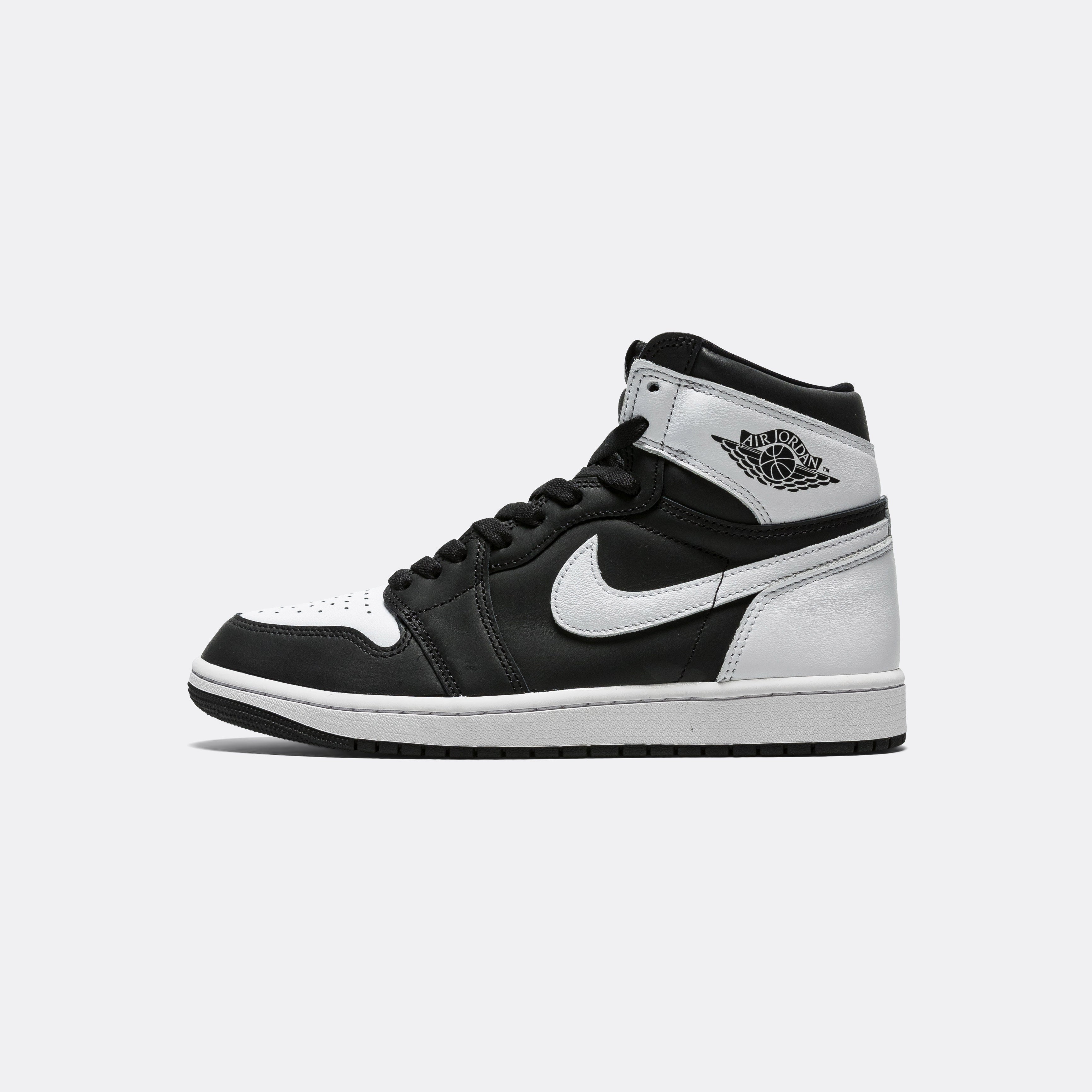 Black and white sales jordan 1 retro