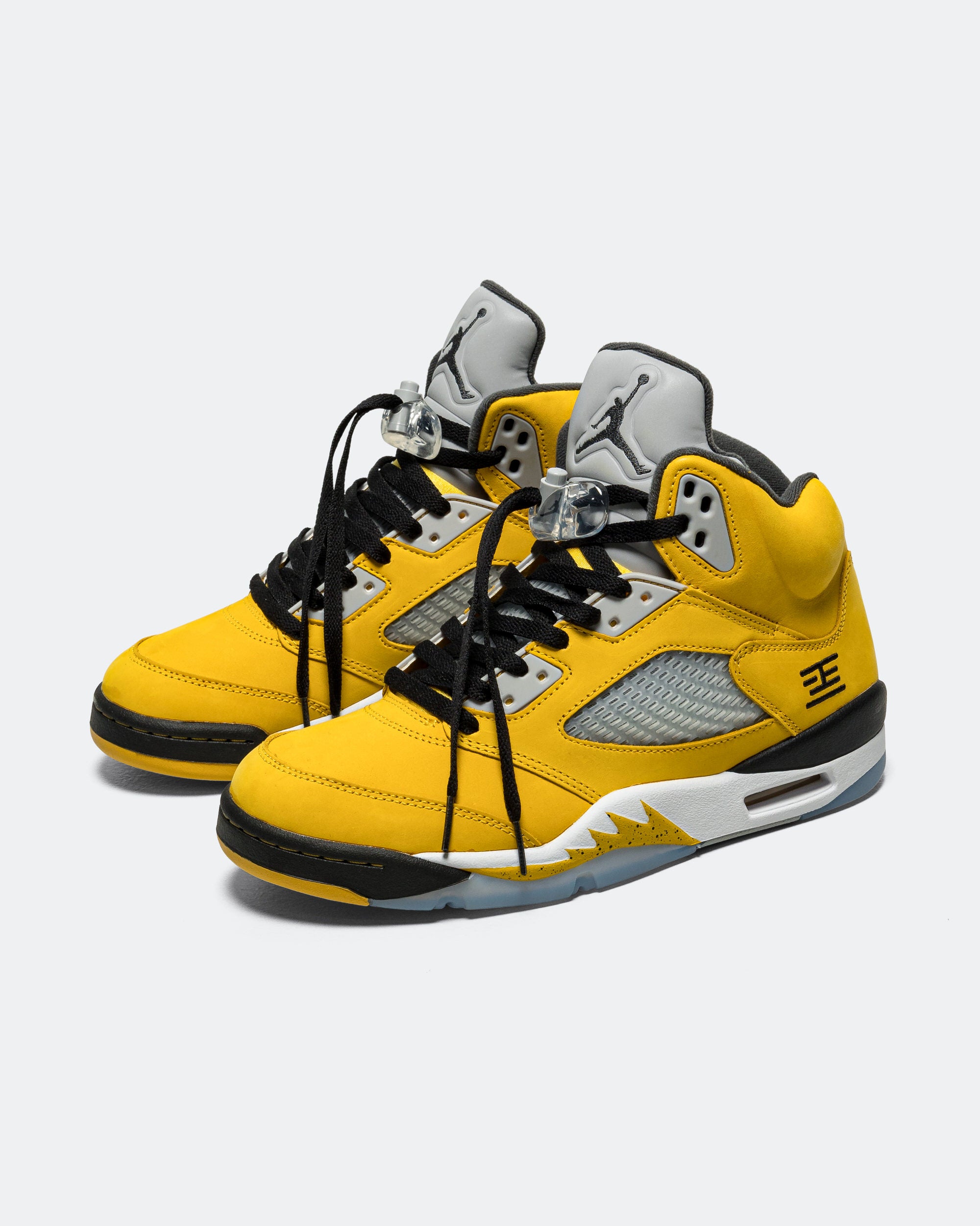 靴 AIR JORDAN 5 RETRO YELLOW/MULTI-COLOR 25 Air Jordan 5 Retro Sneaker in Yellow/Multicolor