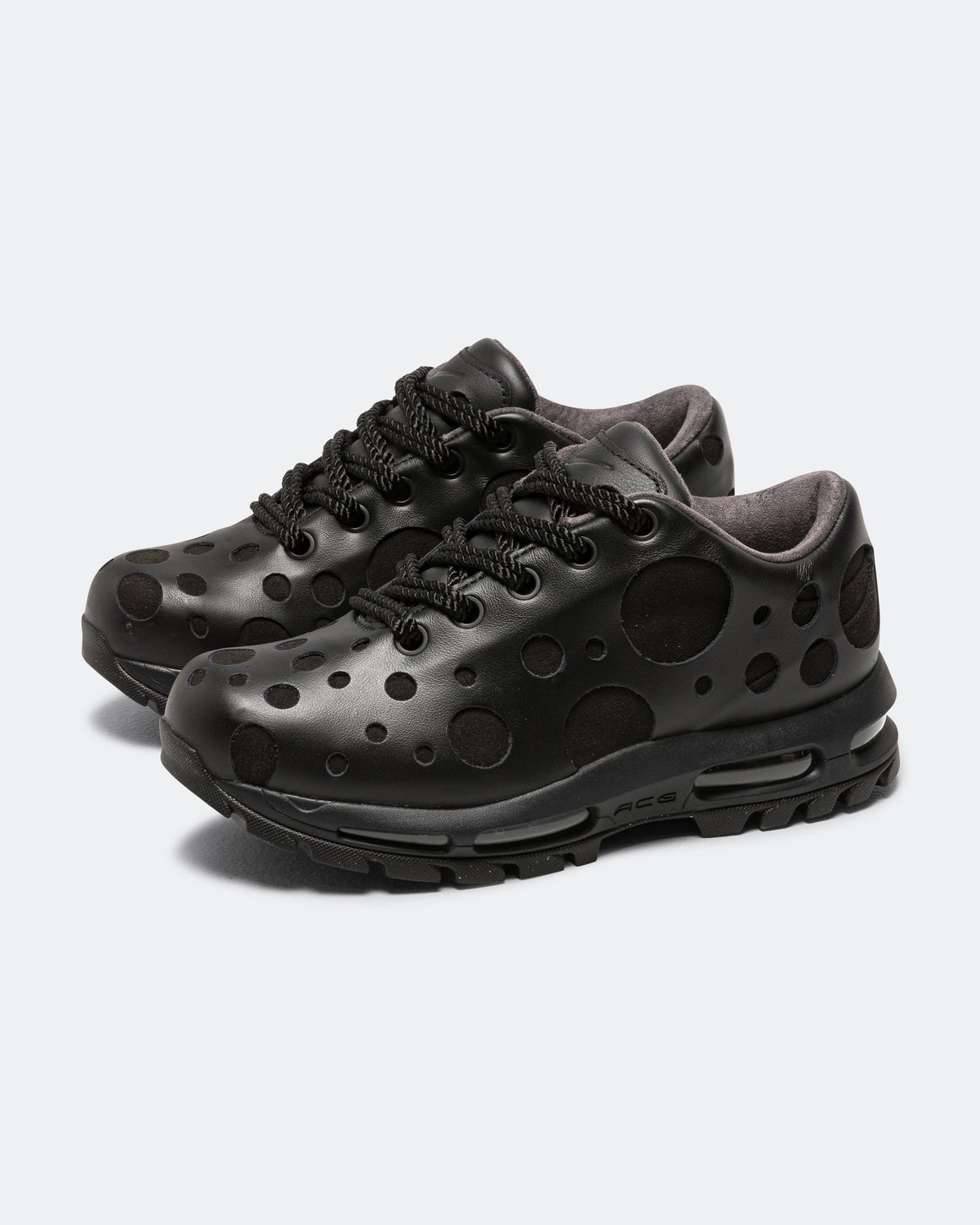 Nike - Air Max Goadome Low Holes - Black - UP THERE
