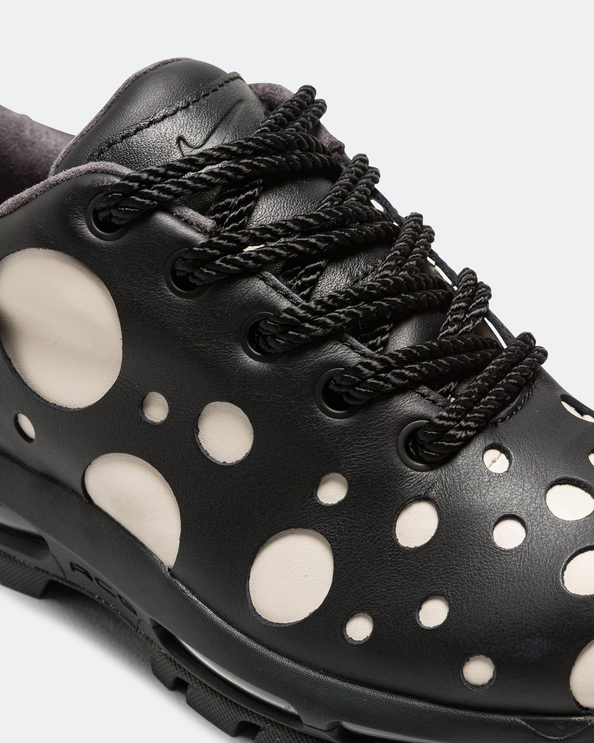 Nike - Air Max Goadome Low Holes - Lt Orewood Brown - UP THERE