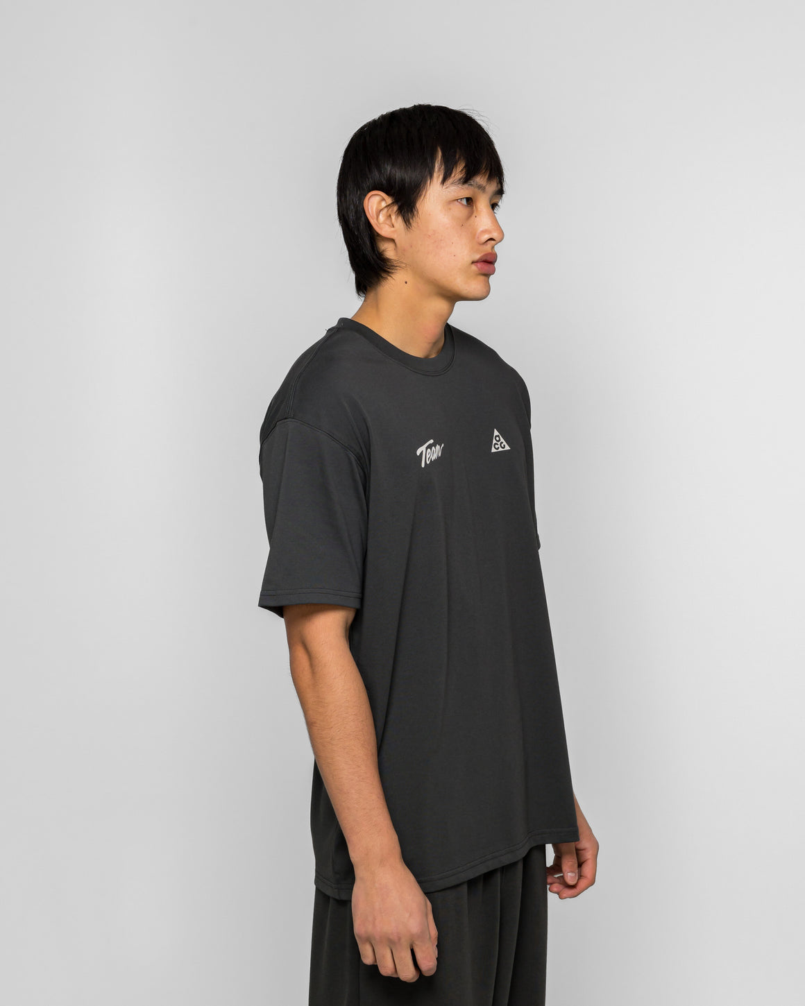 Nike ACG - Dri-Fit Tee ACRD LT - Dk Smoke Grey - UP THERE