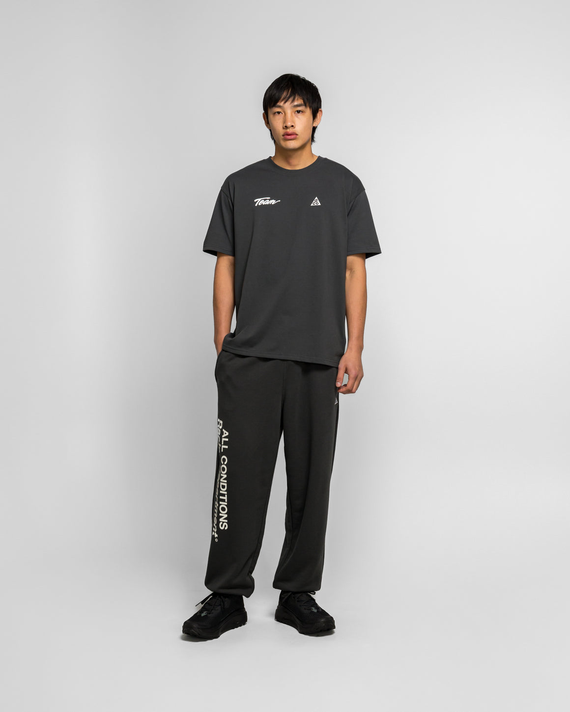 Nike ACG - Dri-Fit Tee ACRD LT - Dk Smoke Grey - UP THERE