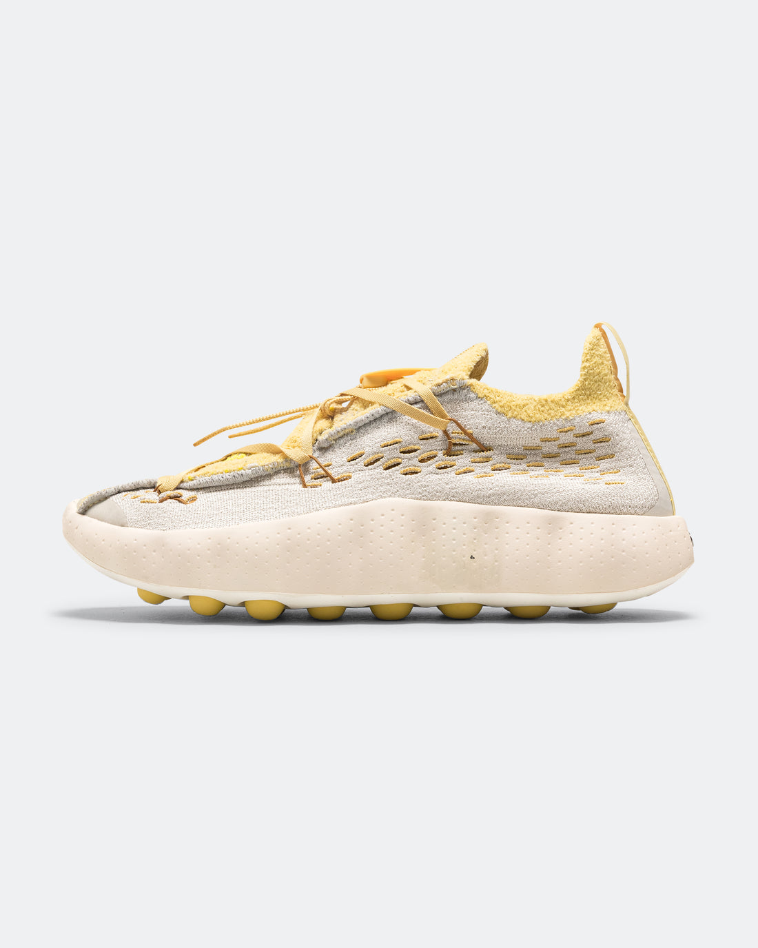 Nike - Mind 002 Flyknit - Light Bone/Saturn Gold-Infinite Gold - UP THERE