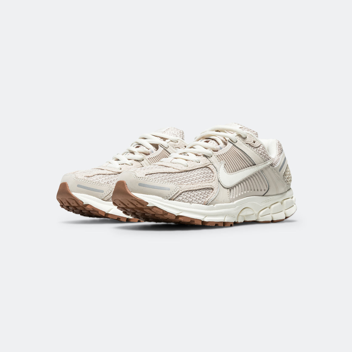 Nike - Womens Zoom Vomero 5 - Lt Orewood Brown/Sail-Metallic Silver - UP THERE