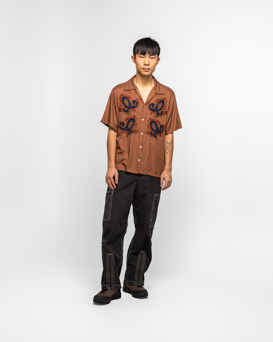 NOMARHYTHM TEXTILE - Paisley Embroidery Open Collar SS Shirt - Walnut - UP THERE