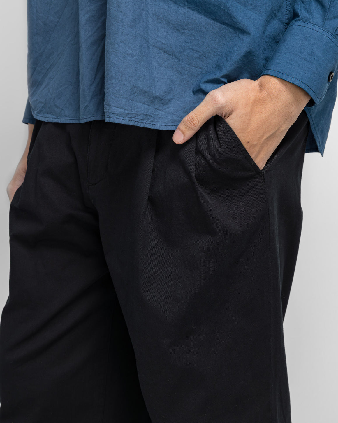 Norse Projects - Benn Relaxed Twill Pleated Trouser - Black - UP THERE
