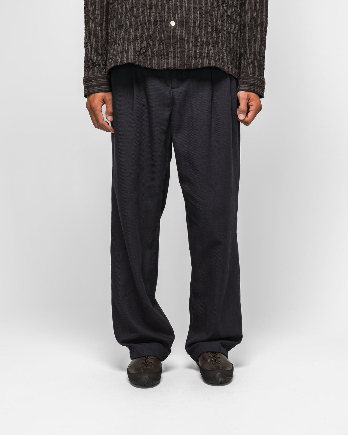 Norse Projects - Hestur Relaxed Cotton Linen Twill Pleated Trouser - Dark Navy - UP THERE