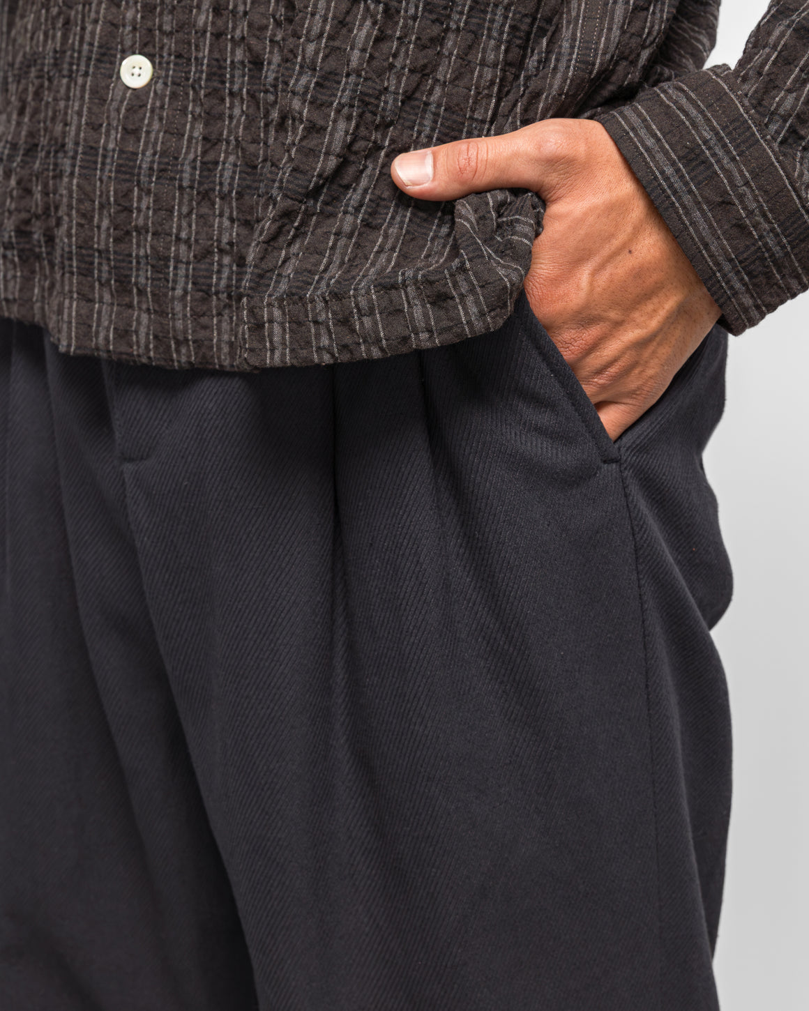 Norse Projects - Hestur Relaxed Cotton Linen Twill Pleated Trouser - Dark Navy - UP THERE