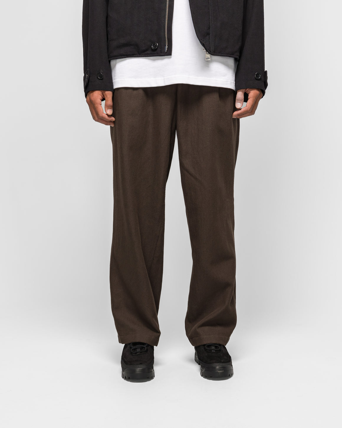 Norse Projects - Hestur Relaxed Cotton Linen Twill Pleated Trouser - Delicioso Brown - UP THERE