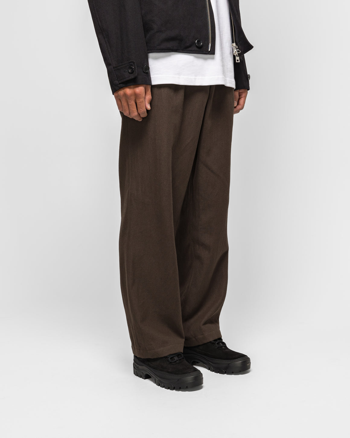 Norse Projects - Hestur Relaxed Cotton Linen Twill Pleated Trouser - Delicioso Brown - UP THERE