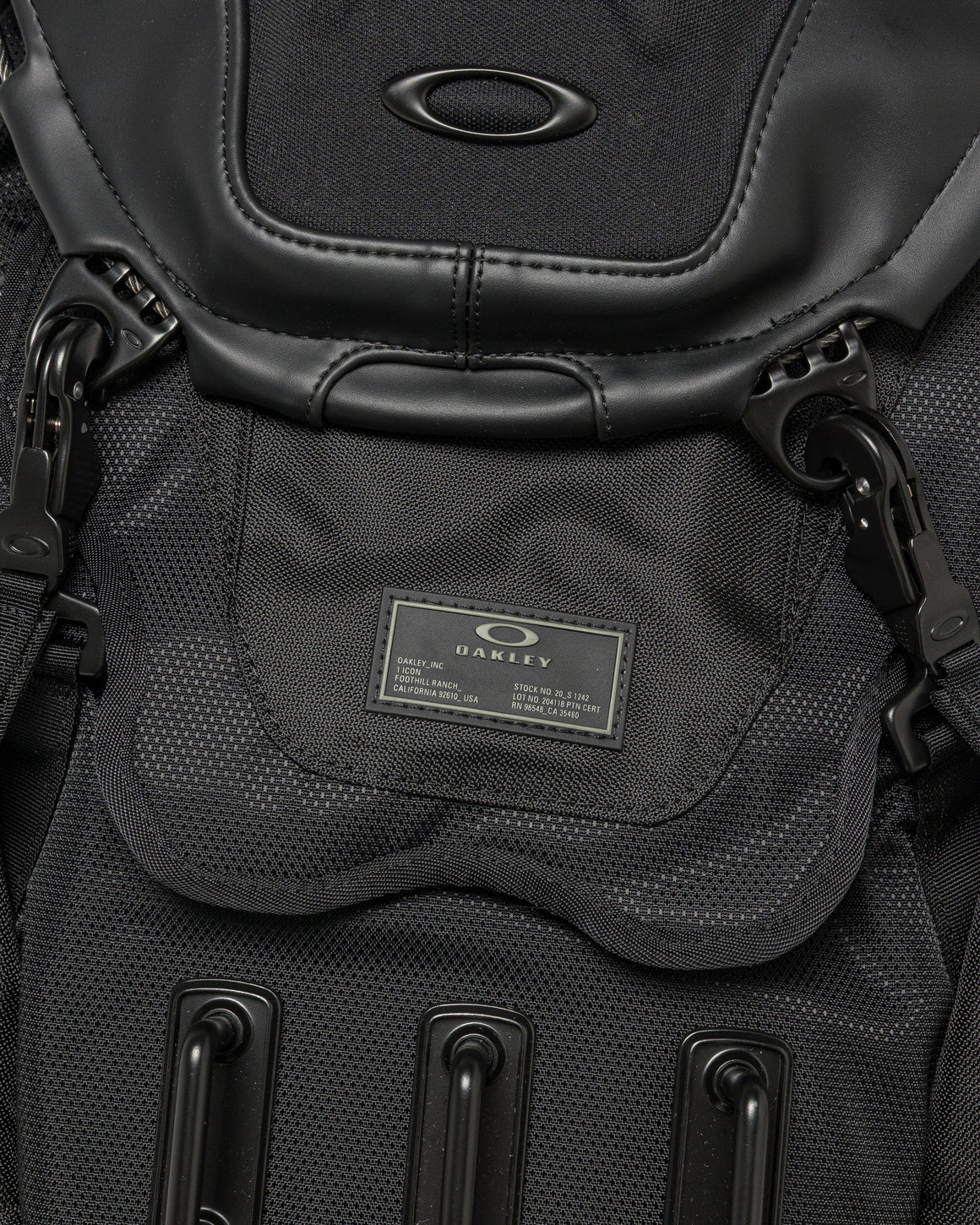 Oakley - Kitchen Sink - Stealth Black - UP THERE