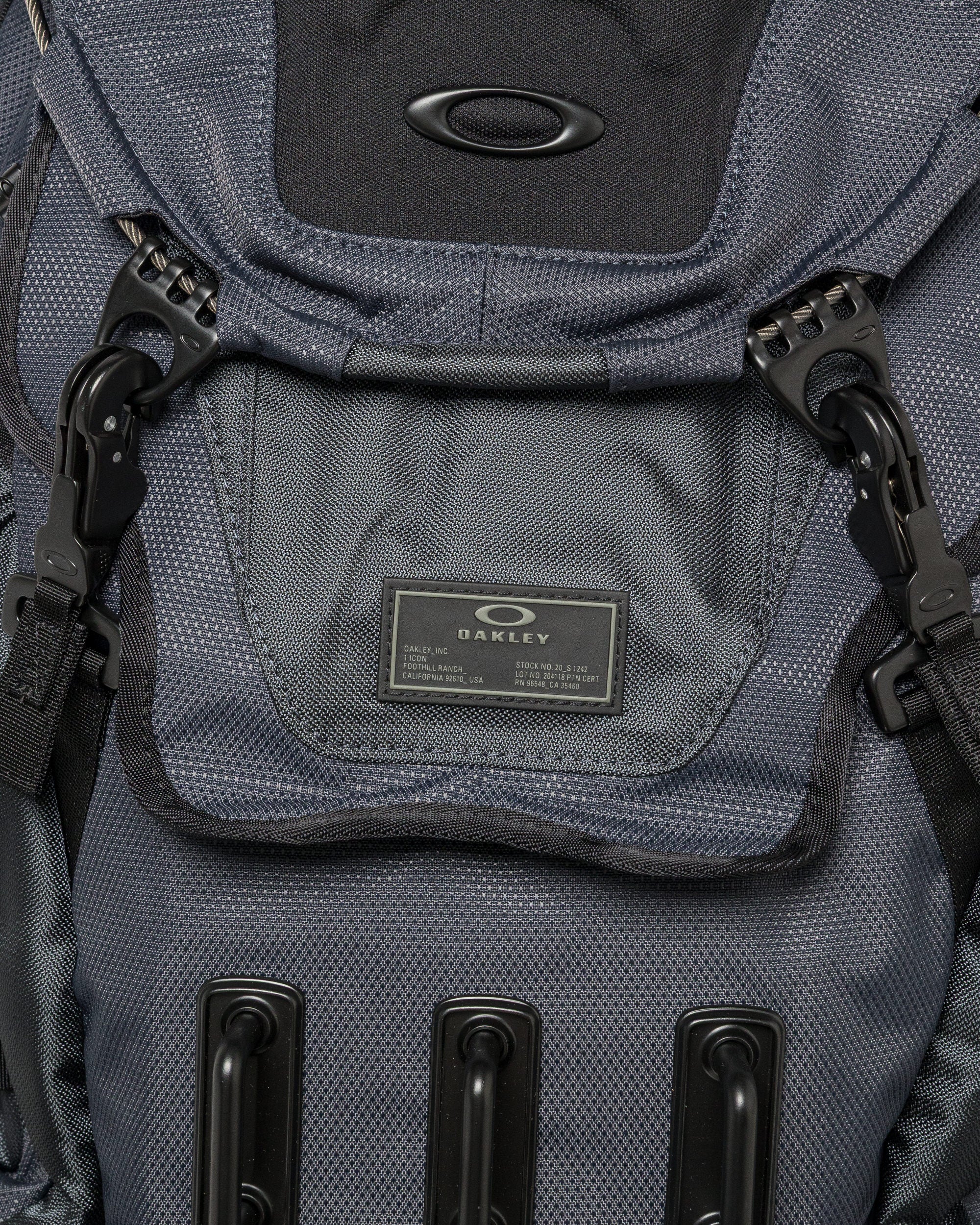 Oakley - Kitchen Sink - Graphite | UP THERE