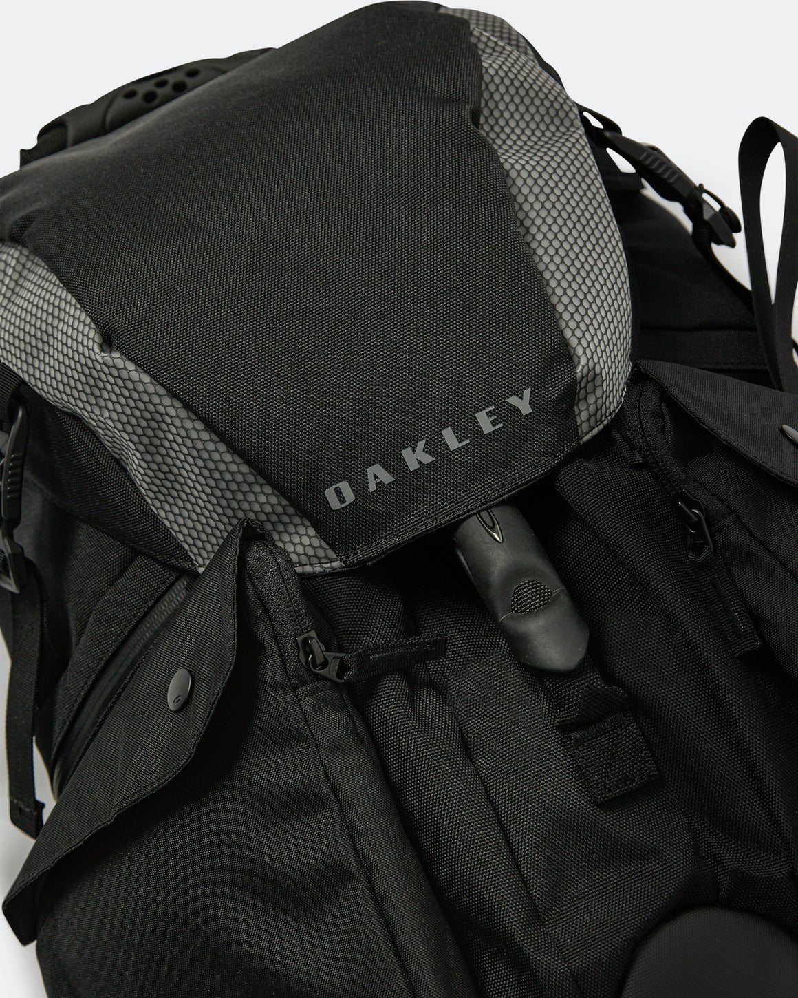 Oakley - Latitude Flex Pack - Blackout - UP THERE
