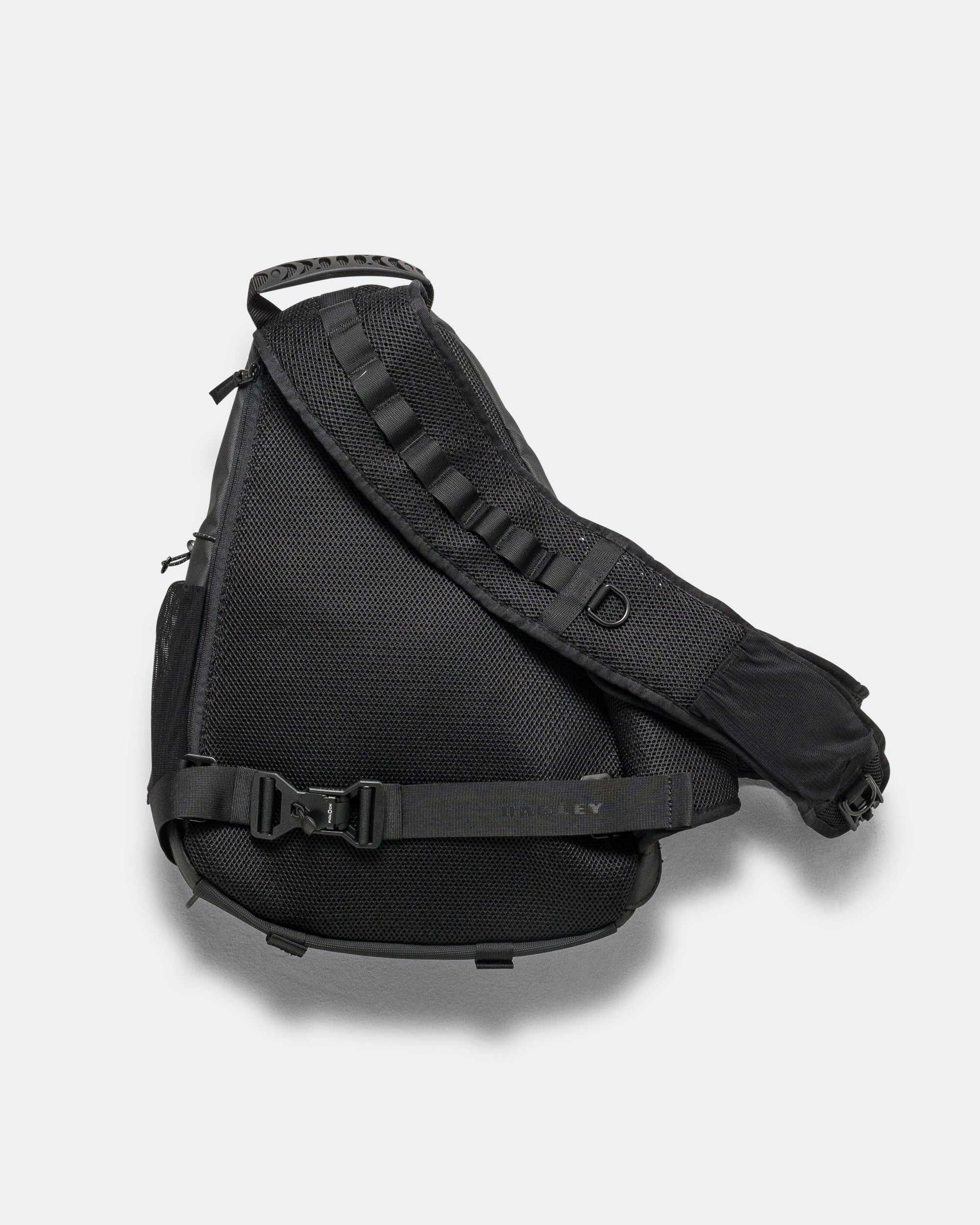 Latitude Sling Pack - Blackout | UP THERE