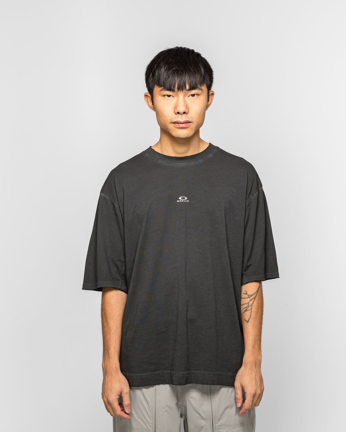 Oakley - Latitude Veil Tee - Pitch Black - UP THERE